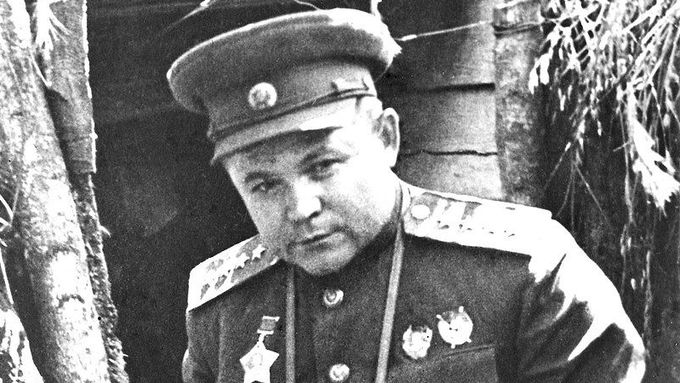 Generál Nikolaj Vatutin na snímku z roku 1943. Patřil k elitním velitelům Rudé armády a Stalinovým oblíbencům.