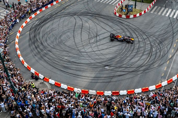 Formule 1 bude jezdit po Praze (Red Bull Showrun 2024)