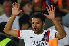 Barcelona ve šlágru Ligy mistrů padla v samém závěru, PSG velebí Ramose