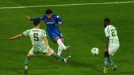 Jadon Sancho střílí třetí gól Chelsea ve finále Konferenční ligy