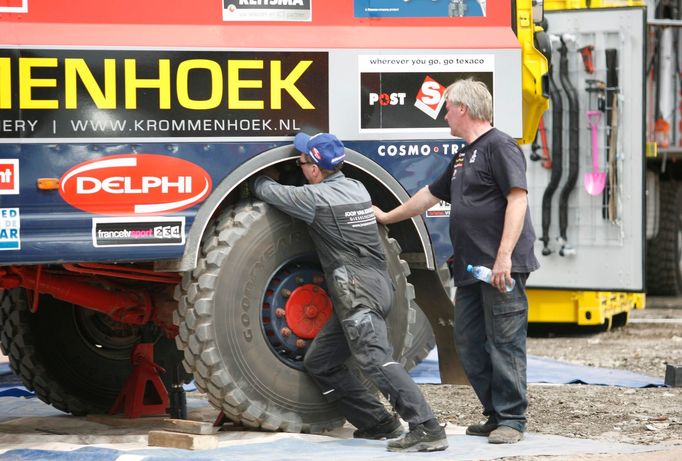 Přípravy na start Dakarské rallye 2013