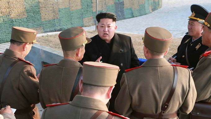 Kim Čong-un se severokorejskými generály.