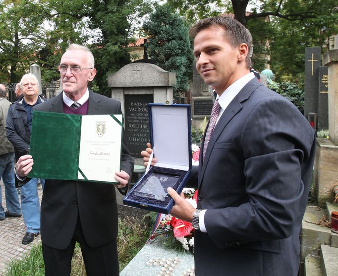 Josef Bican uveden do Síně slávy: Ivan Bican a Rudolf Řepka