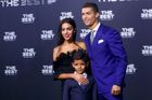 Počtvrté otcem. Ronaldo má dceru Alanu Martinu, poprvé je u jeho dítěte známa matka