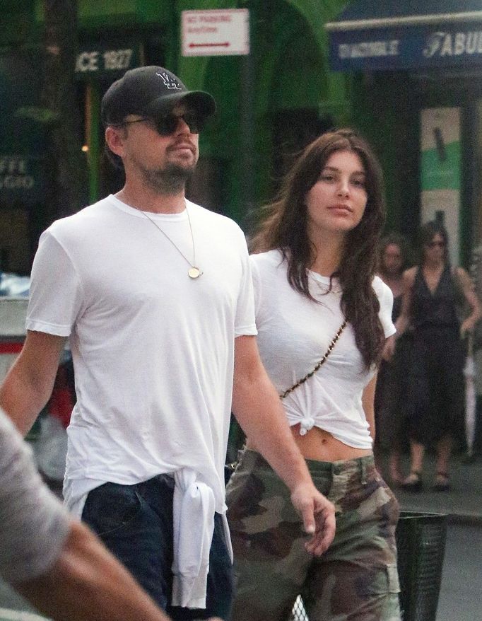 Leonardo DiCaprio a Camila Morrone.