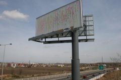 Billboardy zmizí od českých silnic do deseti let