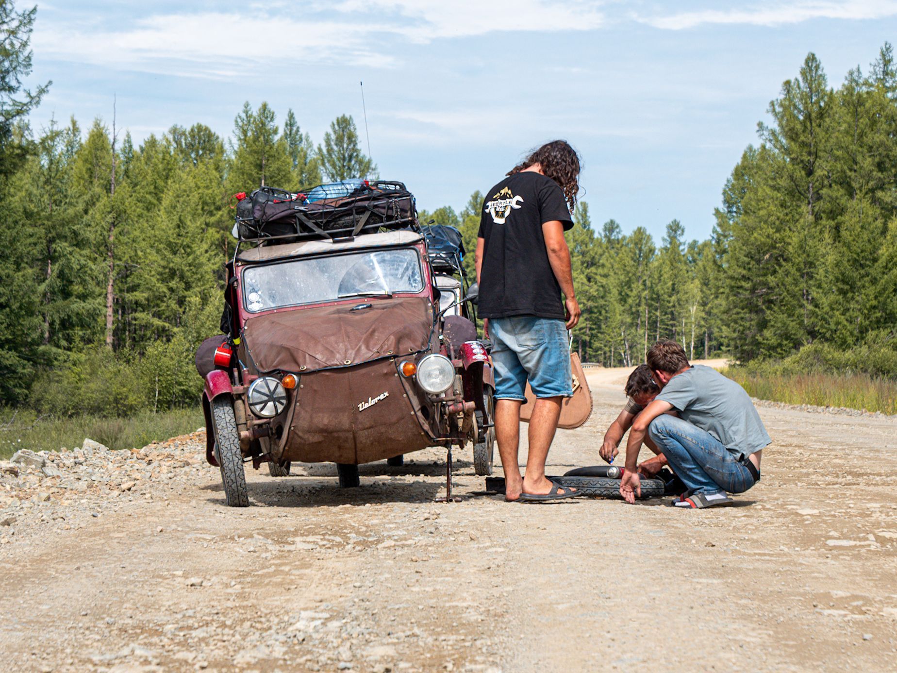 Nesmrtelní dědci oprava cesta výprava Japonsko Rusko