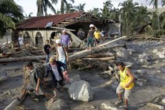 Sever Filipín pustoší tajfun, o život přišlo 12 lidí