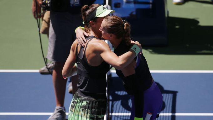 Andrea Petkovicová a Petra Kvitová po zápase 2. kola US Open 2019