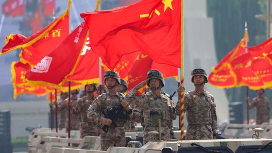 Tanky, rakety i Putin s Kimem. Peking oslavil 80 let od konce války ve velkém stylu