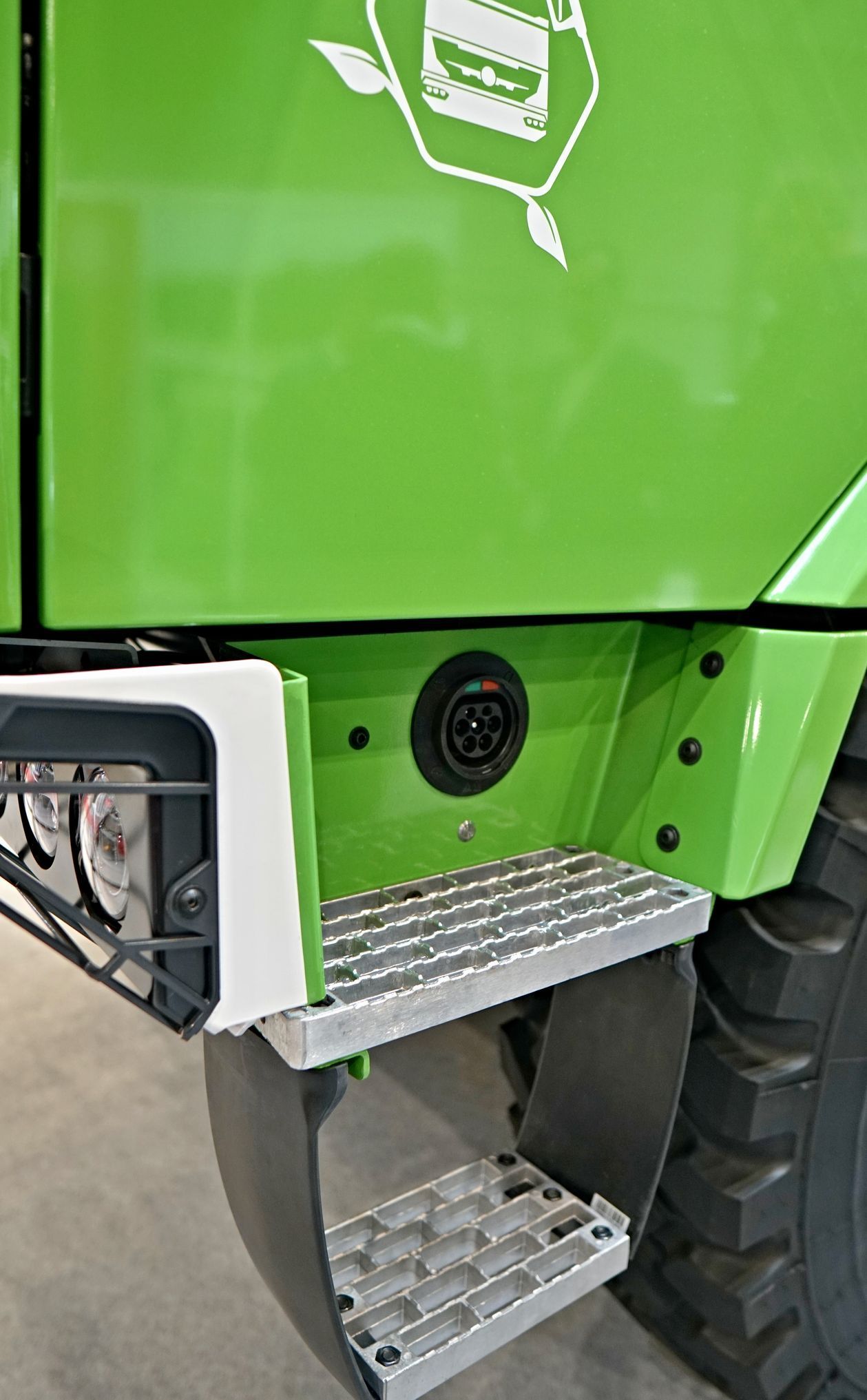 Tatra Force eSalon hybrid 2024