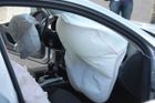 Nafouknutý airbag spolujezdce je skutečně obrovský