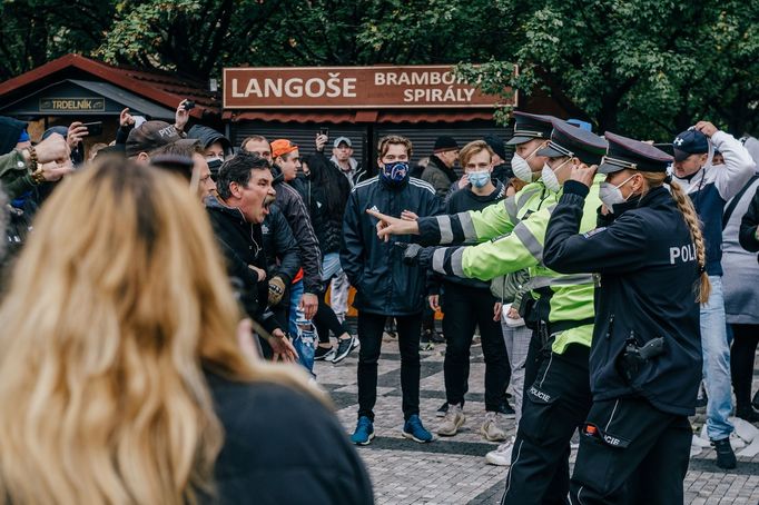 Průřez tvorbou fotografa Economie Radka Vebra za rok 2020.