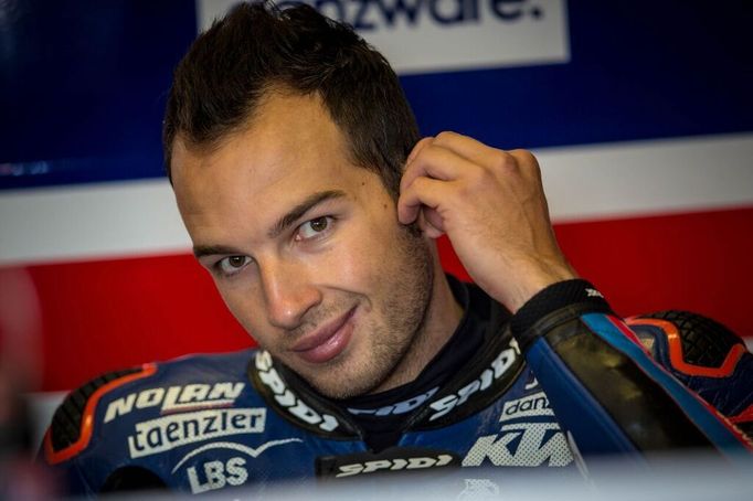 Jakub Kornfeil v boxech před závodem Moto3 v Brně