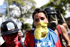 Maduro spouští plán, jak ve Venezuele upevnit moc, varují kritici. Hlasování ohlídá 232 tisíc vojáků