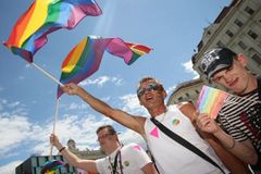 Gayové a lesby demonstrovali. Neonacistům navzdory
