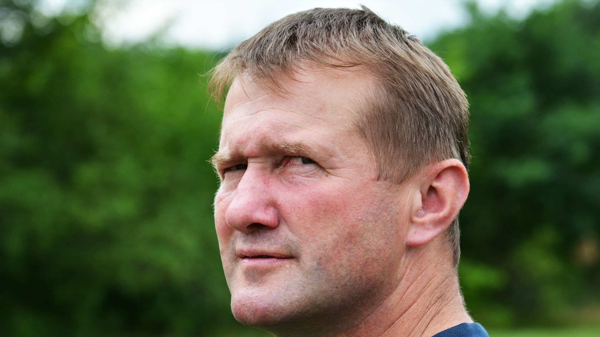 Hasič Vlastimil Kremel z Novojičínska zasahoval během dvaceti let téměř u dvou tisíc výjezdů. Snímky ho zachycují při práci. Nyní je vážně nemocný a přátelé pro něj uspořádali sbírku, aby mu pomohli.