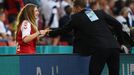 Kolaps Christiana Eriksena v zápase  Dánsko - Finsko na ME 2020 - přítelkyně Sabrina Kvist Jensenová