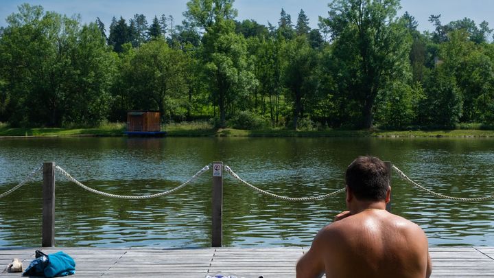 Ve většině přírodních koupališť se v Česku dá koupat, platí ale i zákazy; Zdroj foto: Magdaléna Medková