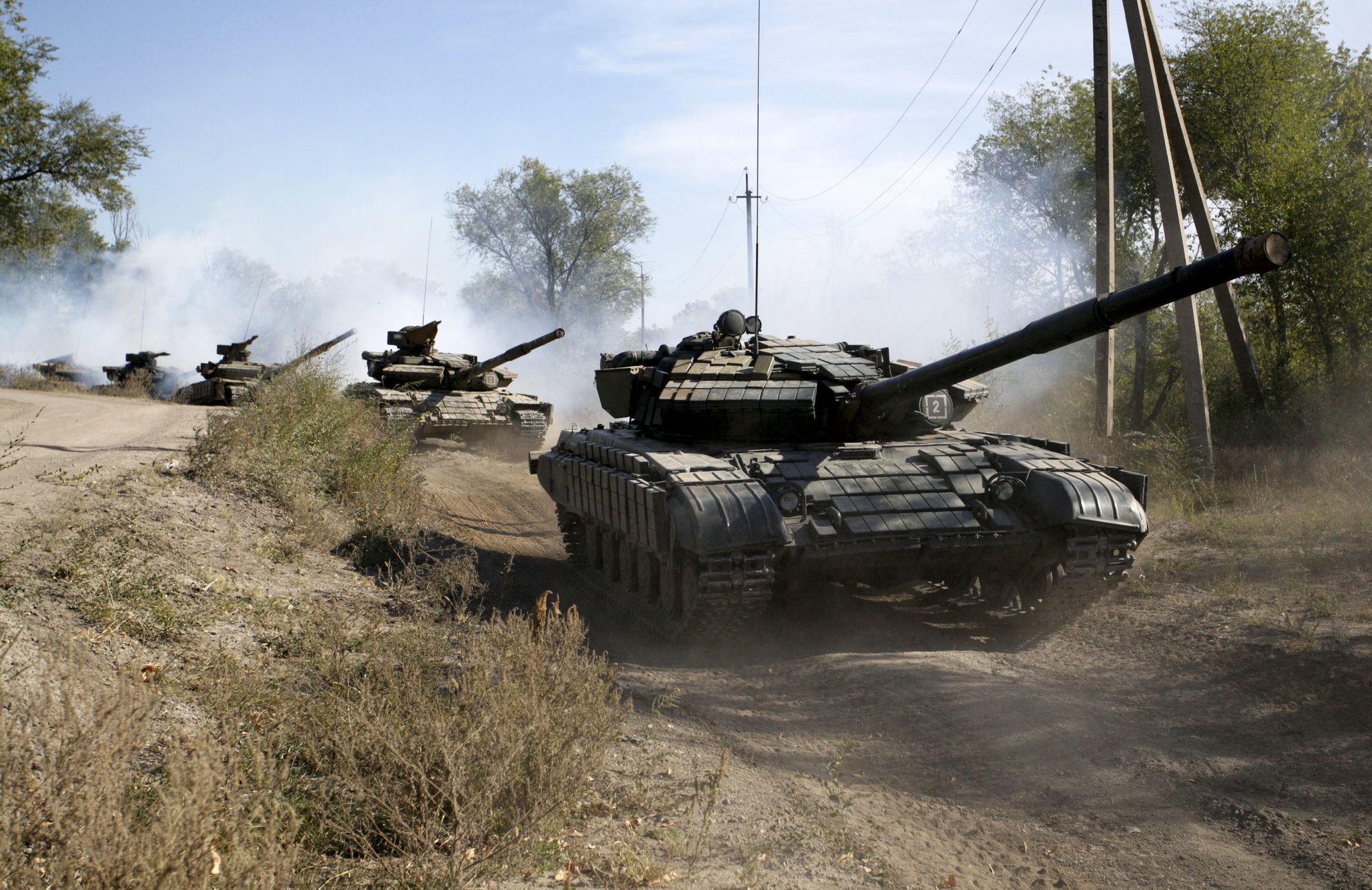 Tanky se stahují z frontové linie v Luhansku