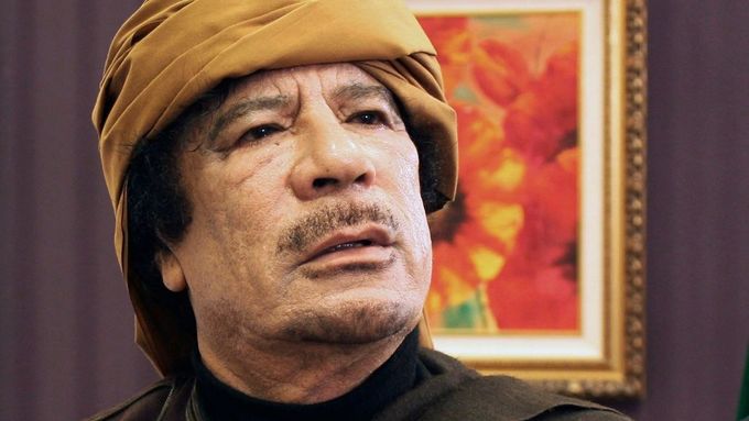 Muammar Kaddáfí. Libyi vládnul 42 let. Nakonec ho zabil vlastní lid.