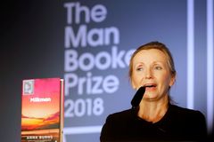 Man Bookerovu cenu získal román o ženě obtěžované mlékařem, který nenosí mléko