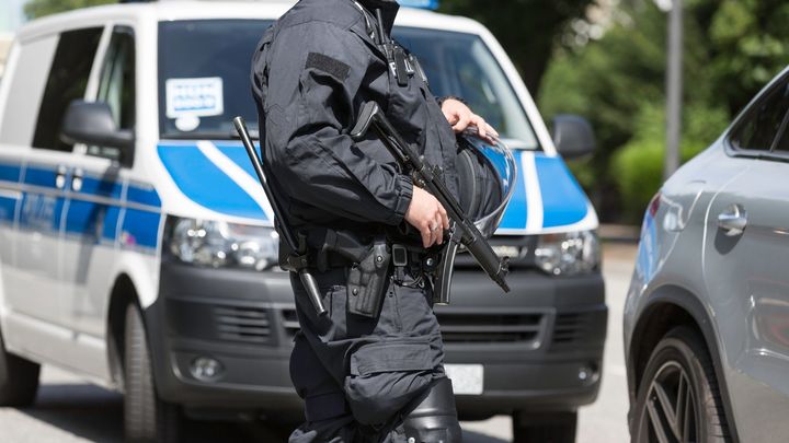 Syřan v Německu plánoval útoky na vojáky. Policie ho zadržela nedaleko českých hranic