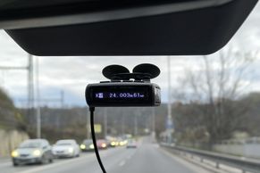 Pomocník, nebo vyhozené peníze? Vyzkoušeli jsme pasivní detektor policejních radarů