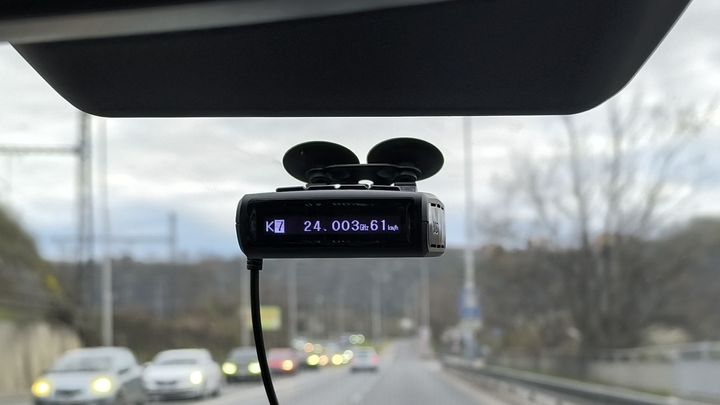 Pomocník, nebo vyhozené peníze? Vyzkoušeli jsme pasivní detektor policejních radarů; Zdroj foto: Jakub Stehlík