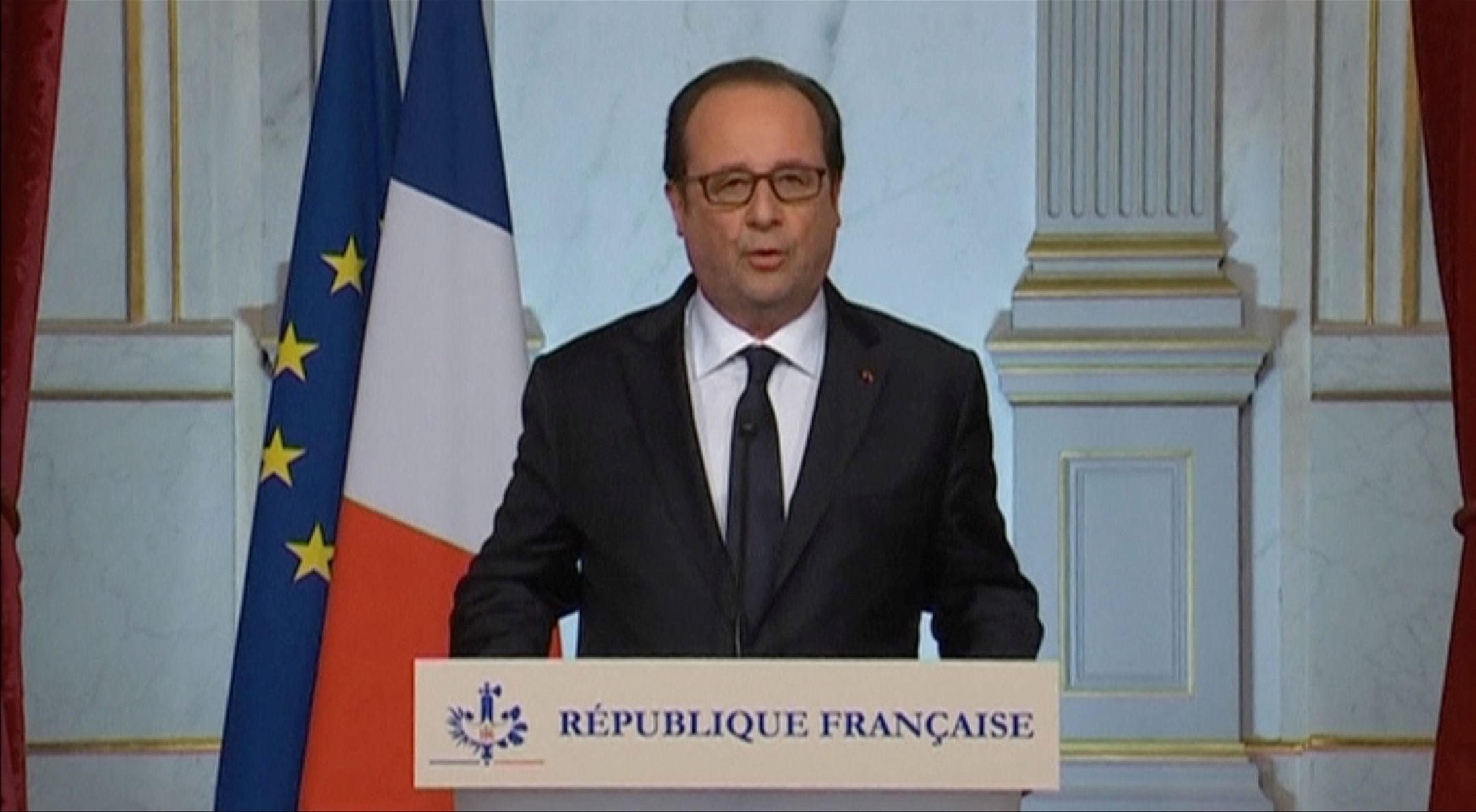Francouzský prezident François Hollande mluví po teroristickém útoku v Nice