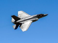 Americký stíhací letoun F-35 Lightning II vyrábí americká firma Lockheed Martin.