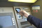 Bankomaty má chránit před zloději pepřový sprej