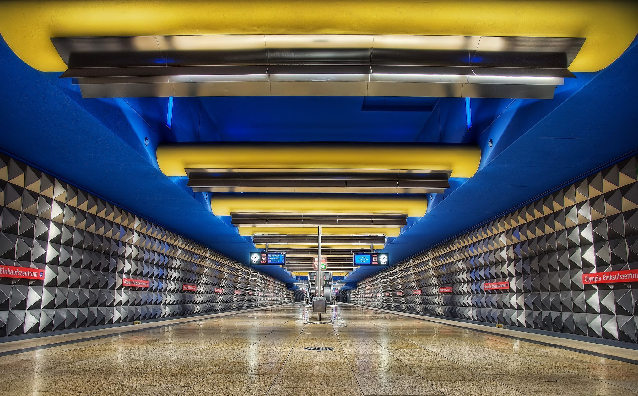 Interiér stanice Georg-Brauchle-Ring, Mnichov, Německo, Metro, stanice, doprava, zahraničí, Magazín