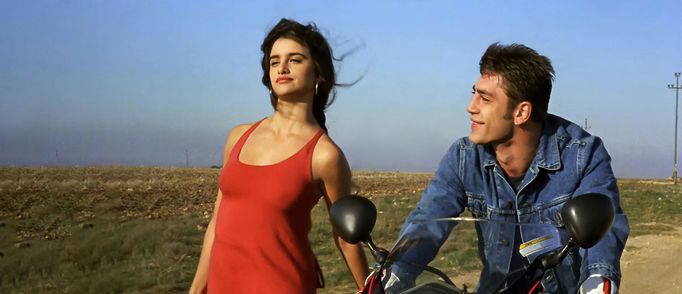 Penélope Cruz a Javier Bardem ve filmu Šunka, šunka z roku 1992.