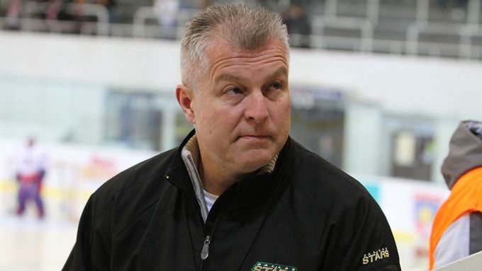 Bývalý útočník Jiří Hrdina odehrál v extralize osm sezon za Spartu a v roce 1988 legálně odešel do Calgary.