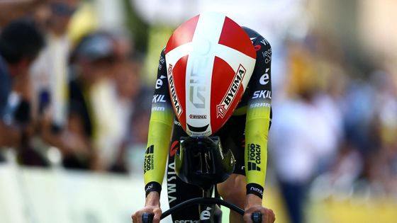Jonas Vingegaard v časovce v 5. etapě Tour de France 2025