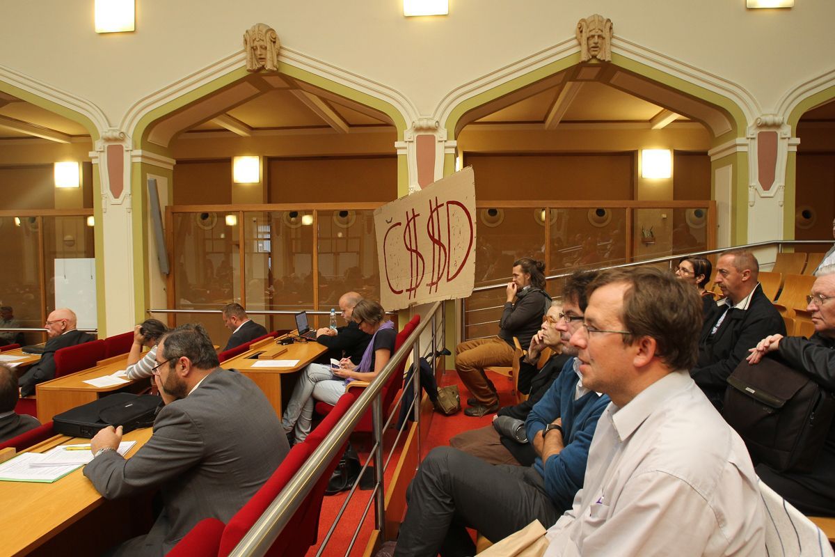 Jednání pražského zastupitelstva 10.9. 2015 plus protest před tím