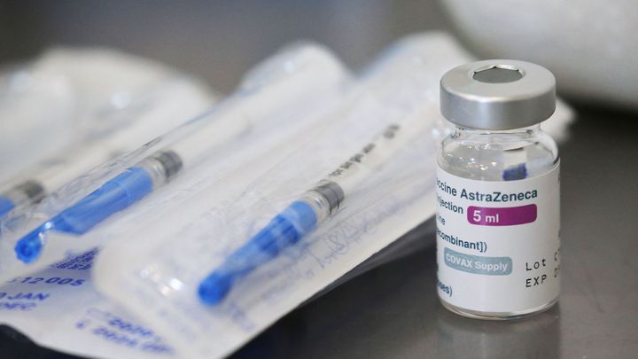 Berlín pozastavuje očkování vakcínou od firmy AstraZeneca pro lidi mladší 60 let