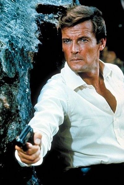 James Bond - Muž se zlatou zbraní