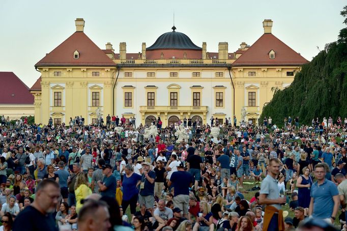 Snímek ze Stingova koncertu ve Slavkově u Brna.