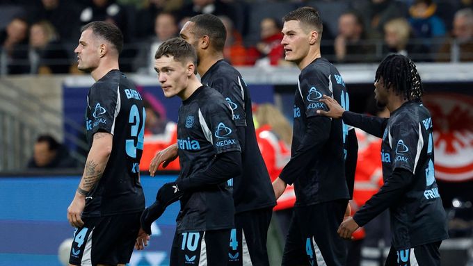 Patrik Schick se raduje se svými spoluhráči