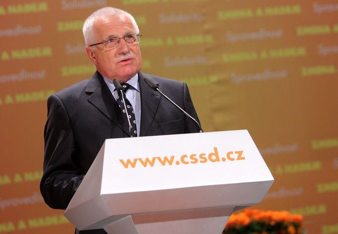 Poprvé. Prezident a zakladatel ODS Václav Klaus mluví na sjezdu sociální demokracie.