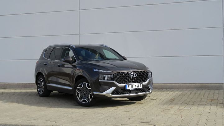Rodinný obřík do zásuvky. Hyundai Santa Fe PHEV je nejúspornější při kratších jízdách; Zdroj foto: Martin Frei