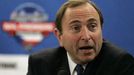 Gary Bettman v Praze.