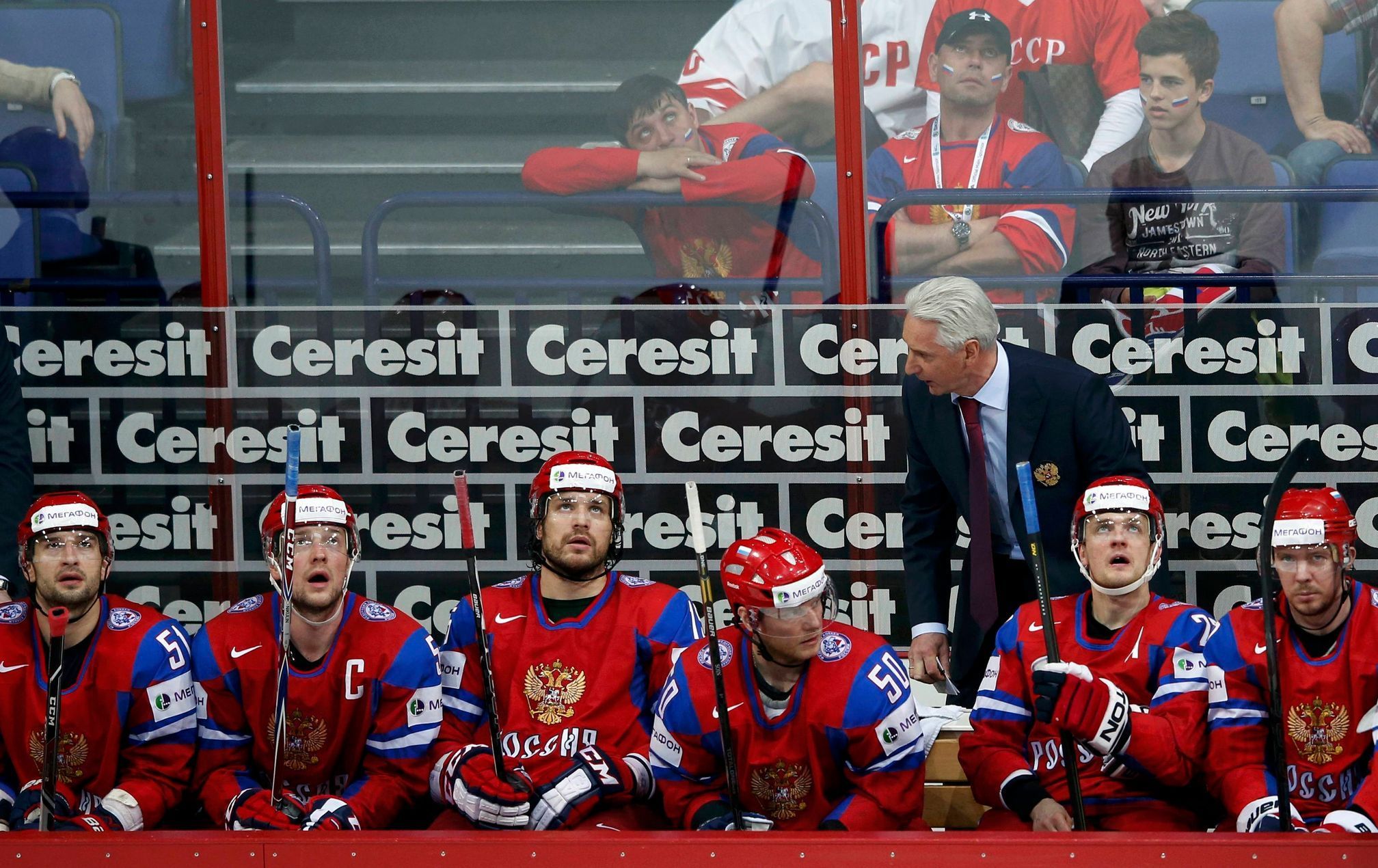 Hokej, MS 2013, USA - Rusko: Zinetula Biljaletdinov a smutná ruská střídačka