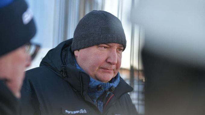Rogozin sdílel video ze scénky, kde si z něj komedianti "vystřelili", na sociální síti Telegram