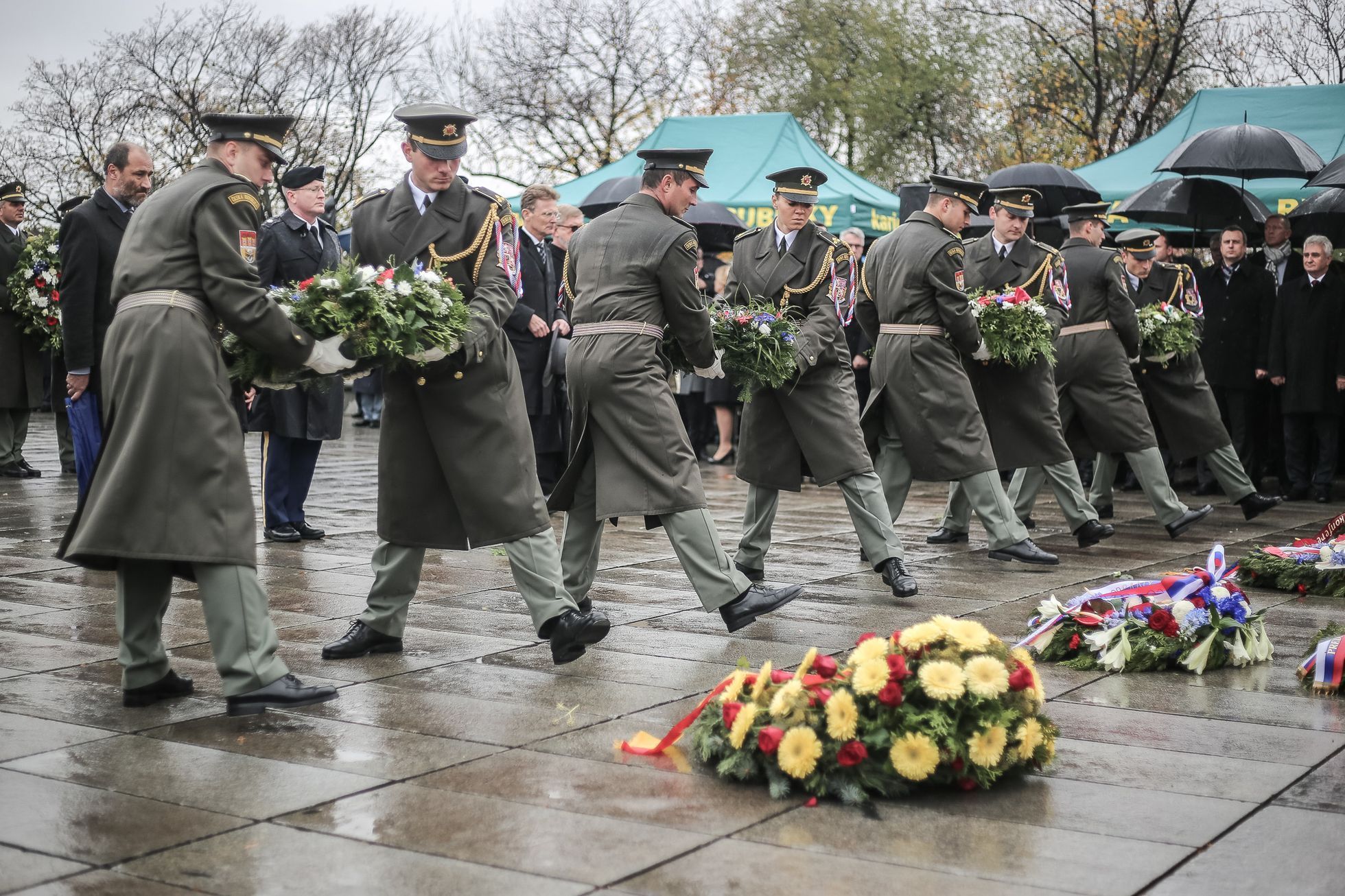 Vojenská přehlídka a pietní akt na Vítkově ke 100 letům Československa