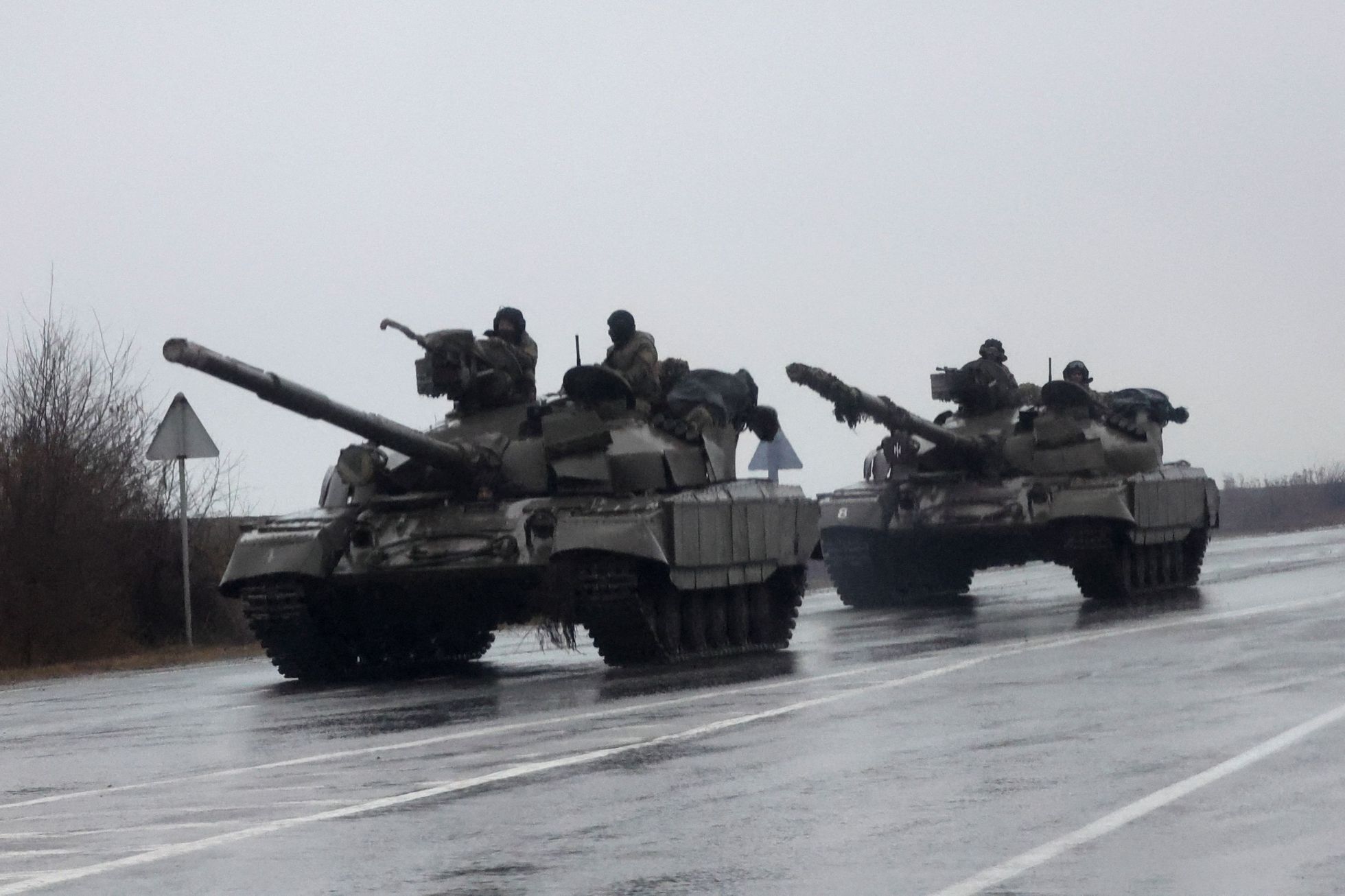 ukrajina, mariupol, ruské tanky, 24. února 2022