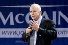 McCain prohrává dolarový souboj s Clintonovou a Obamou
