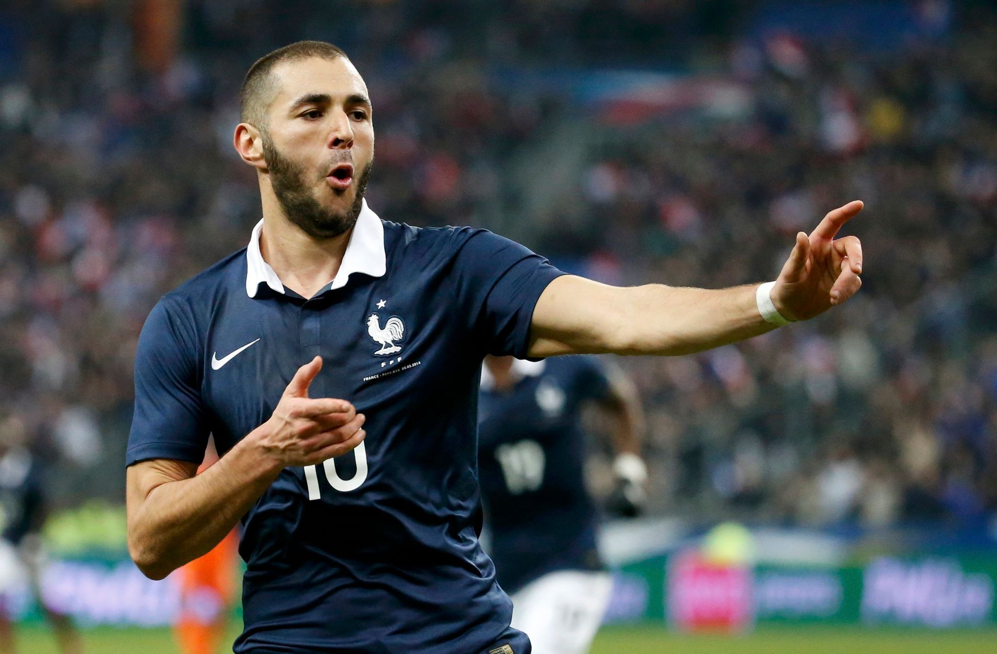 Francie - Nizozemsko: Karim Benzema slaví gól